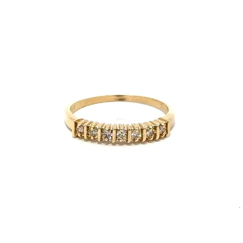 14K Yellow Gold Light Champagne Diamond Stack Band Ring 0.15ctw: 14K Yellow Gold Light Champagne Diamond Stack Band Ring 0.15ctw This exquisite 14K Yellow Gold Light Champagne Diamond Bar Set Style Wedding Stack Band Ring features a stunning arrangement of seven na
