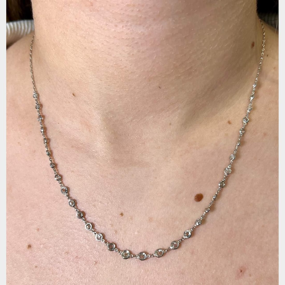 Platinum Necklace with 31 Diamonds 3.50 Ct H-J VS1-SI3: Platinum Necklace with 31 Diamonds 3.50 Ct H-J VS1-SI3 This exquisite Platinum Necklace features a stunning arrangement of 31 diamonds, collectively weighing approximately 3.50 Ct. The diamonds exhibi