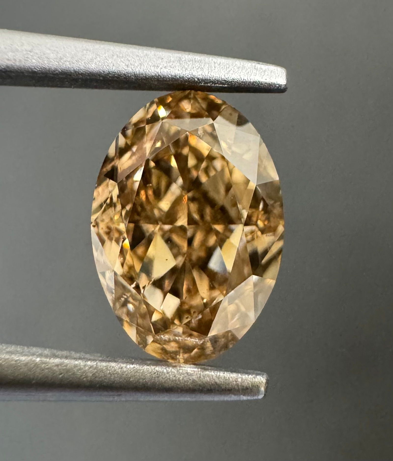 Loose Diamond - OVAL 1.04ct Fancy Orange Brown SI1: Loose Diamond - OVAL 1.04ct Fancy Orange Brown SI1 Source: Natural Shape: OVAL Carats: 1.04 Color: Fancy Orange Brown Certification: GIA PLEASE NOTE: Framed, Large, or heavy items do not have shipping