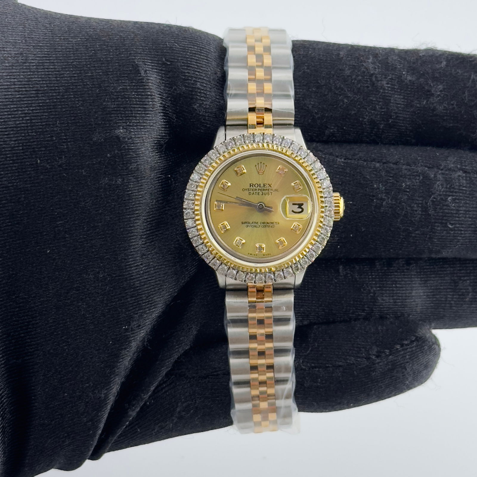 Ladies Datejust Ref 6517 Champagne Dial Prong Plated Bezel Jubilee Bracelet: Ladies Datejust Ref 6517 Champagne Dial Prong Plated Bezel Jubilee Bracelet This Rolex Datejust is designed for ladies and features a champagne dial. The watch comes with a Jubilee bracelet and has a