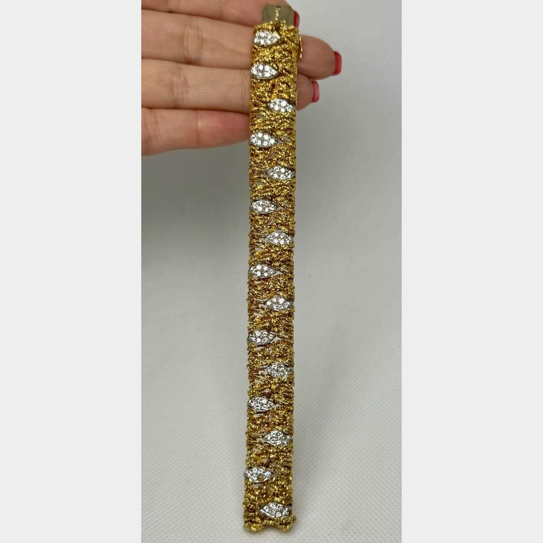 18K Yellow Gold Bracelet with 90 Diamonds 4.50 Ct F-G VVS-VS - 2