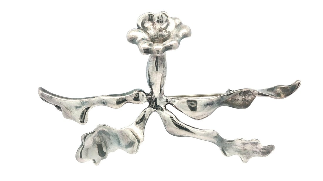 Angela Cummings 1986 Sterling Silver Orchid Flower Brooch Pin: Angela Cummings 1986 Sterling Silver Orchid Flower Brooch Pin This exquisite brooch from Angela Cummings features a stunning large orchid flower design, crafted from high-quality sterling silver