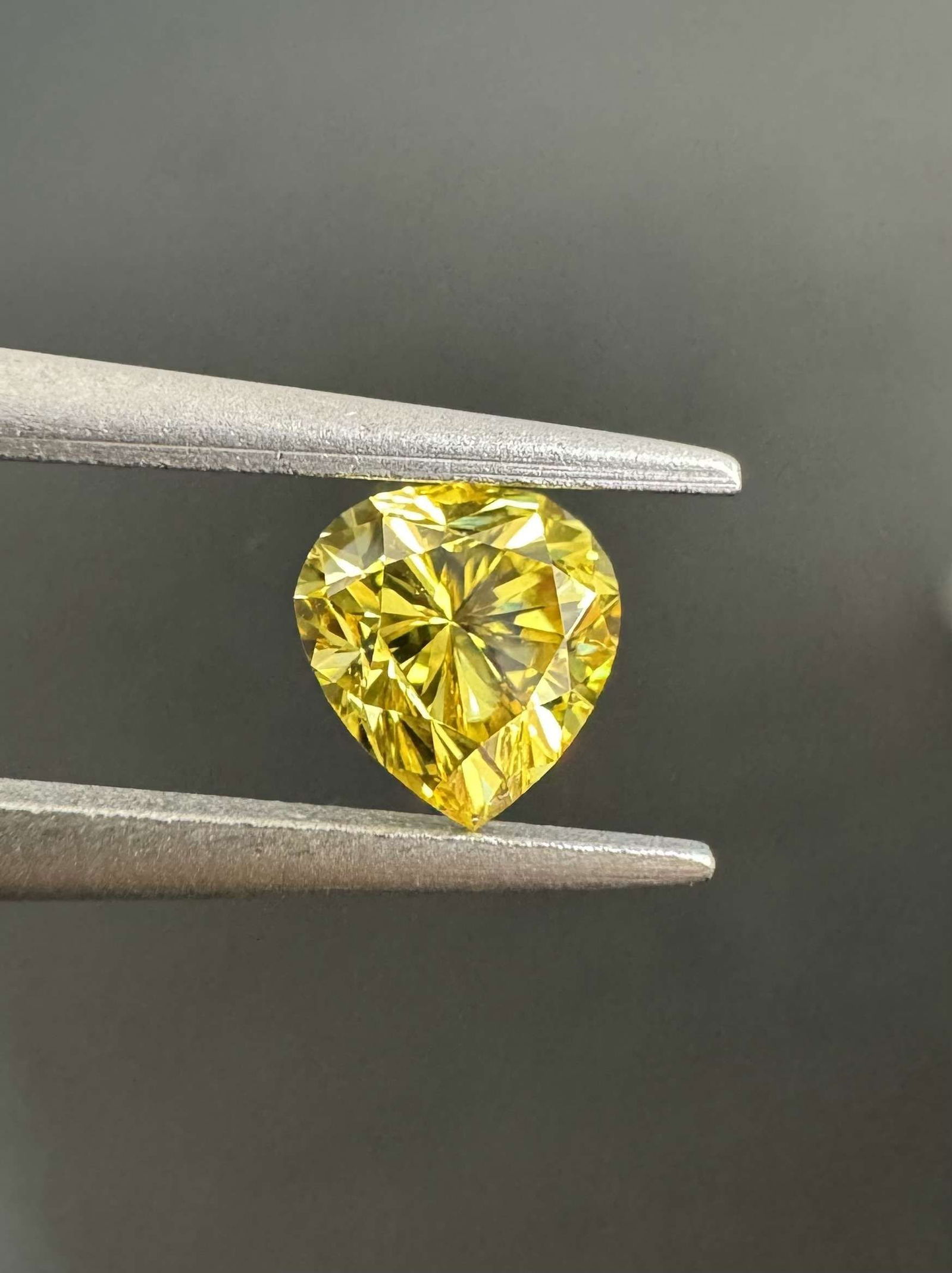 Loose Diamond - ROUND 0.22ct Fancy Vivid Yellow VS1 (1 of 1)