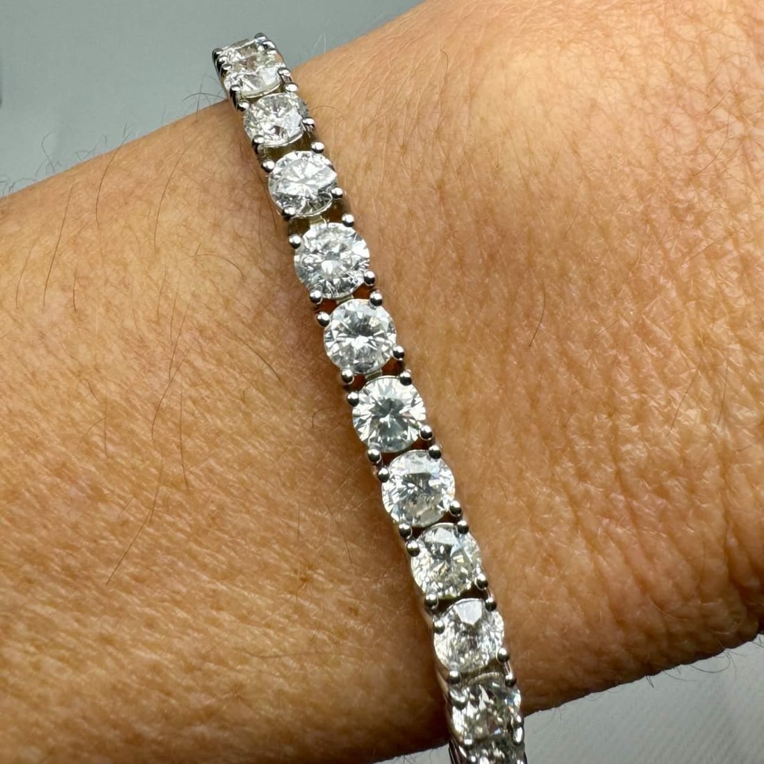 Elegant 13.25 Ct Diamond Tennis Bracelet in 14K White Gold: Elegant 13.25 Ct Diamond Tennis Bracelet in 14K White Gold This stunning 13.25 Ct Diamond Tennis Bracelet features a beautiful array of diamonds with H-I color and SI2-I2 clarity. Crafted in luxurious