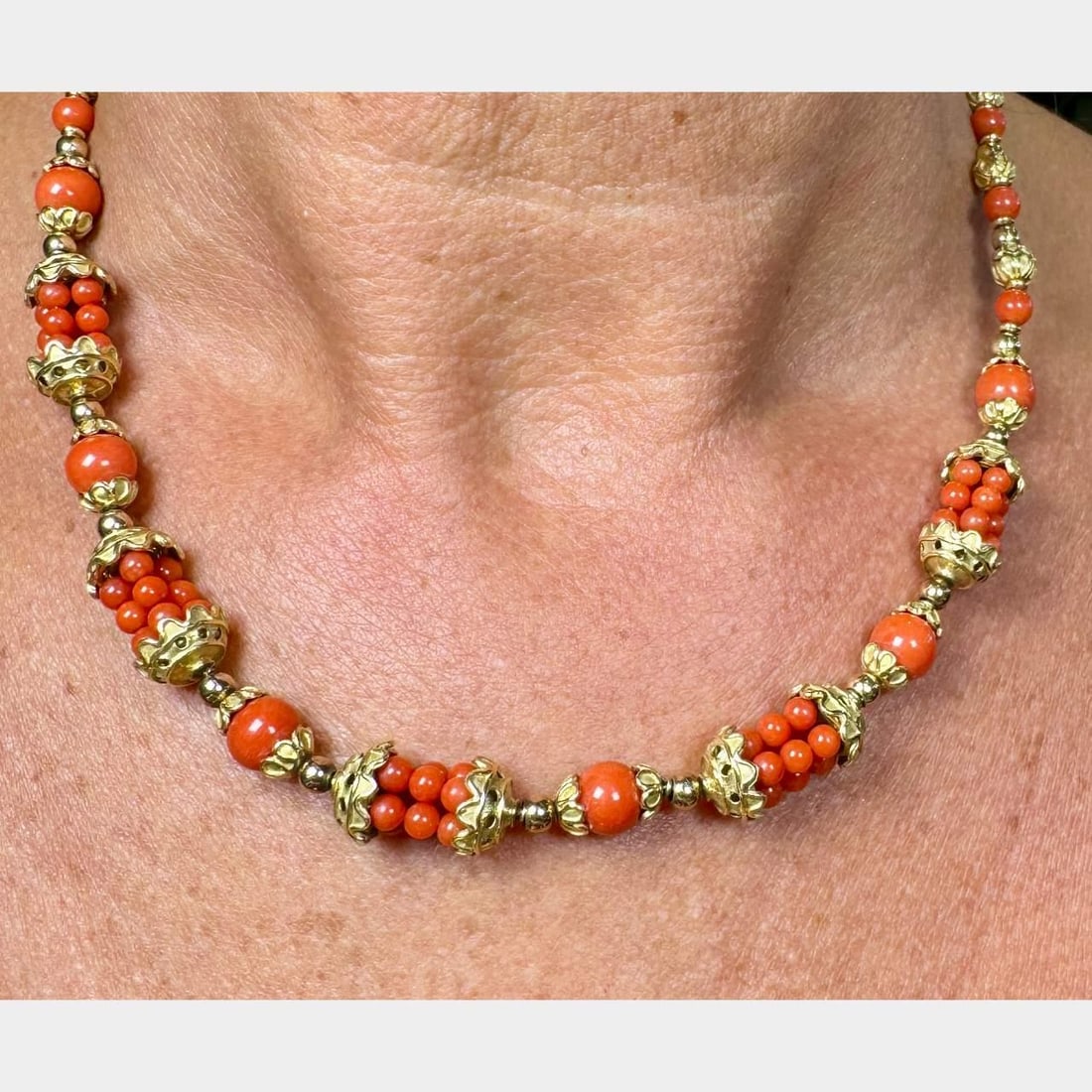 18K Yellow Gold Italian Coral 17.5 Inch Necklace: 18K Yellow Gold Italian Coral 17.5 Inch Necklace This exquisite necklace features a stunning design crafted from 18K yellow gold, showcasing vibrant Italian coral. Weighing 42.3 grams, this elegant pi