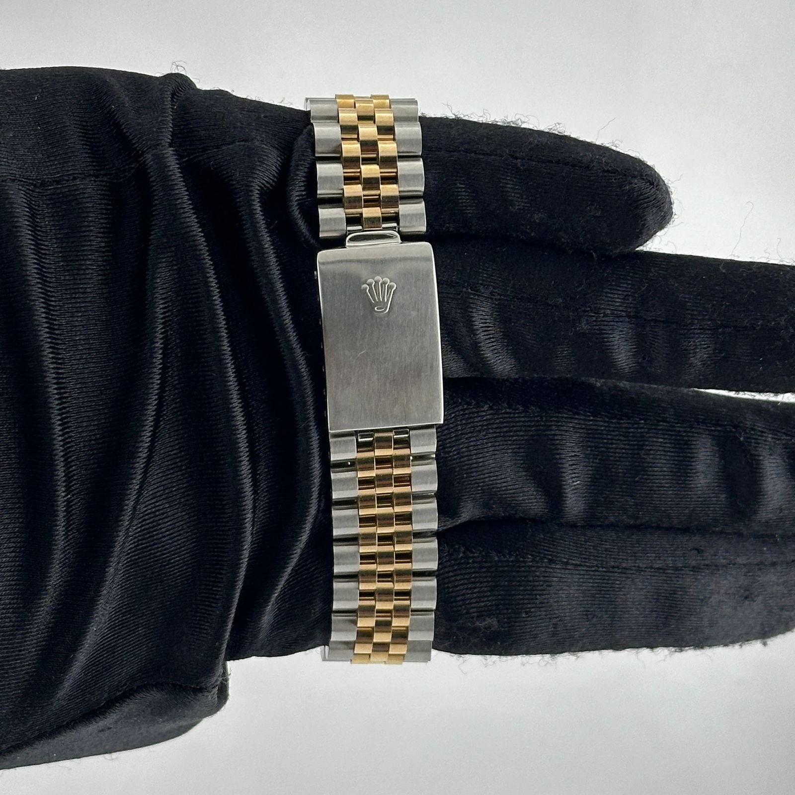 Rolex Datejust Ref 1601 Aftermarket Champagne Diamond Dial Jubilee Bracelet: Rolex Datejust Ref 1601 Aftermarket Champagne Diamond Dial Jubilee Bracelet This men's Rolex Datejust features an aftermarket champagne diamond dial and an aftermarket Jubilee bracelet. The reference