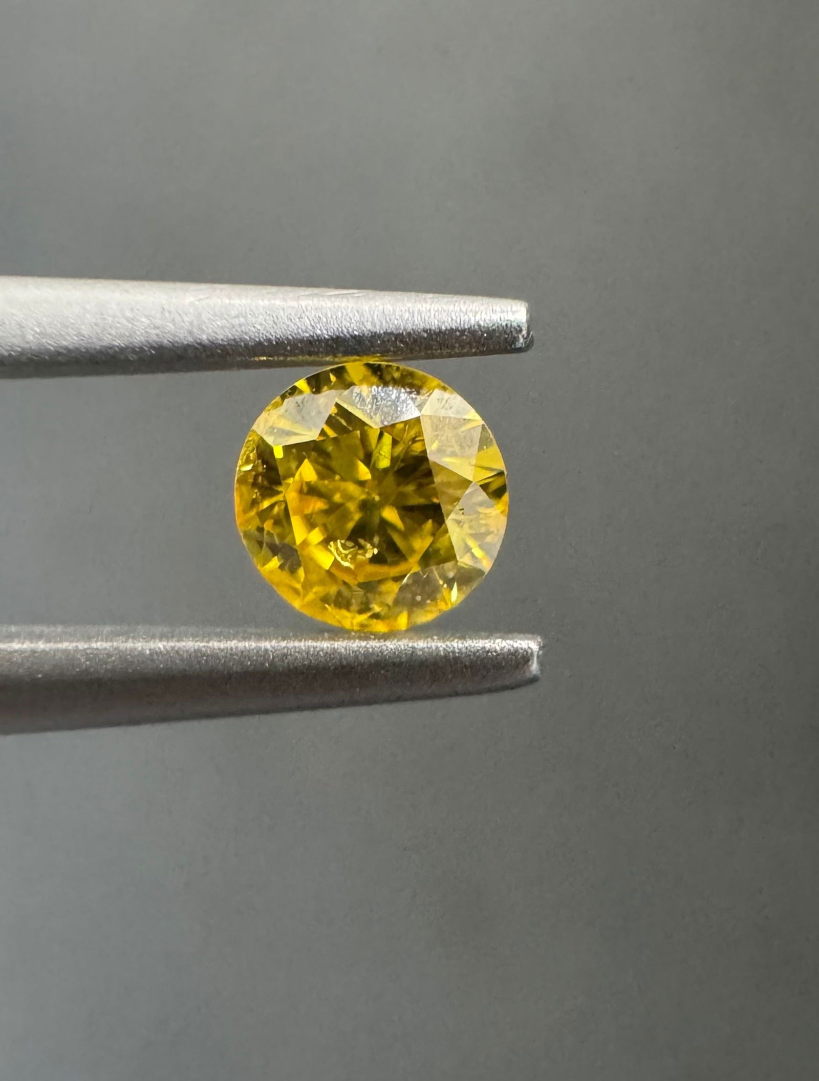 Loose Diamond - ROUND 0.19ct Fancy Vivid Orangey Yellow I2 (1 of 1)
