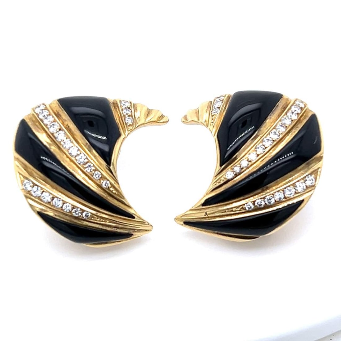 Elegant 18K Yellow Gold Onyx Diamond Earrings 44 Stones: Elegant 18K Yellow Gold Onyx Diamond Earrings 44 Stones Elegantly crafted, these 18K Yellow Gold Onyx & Diamond Earrings feature a stunning design that showcases rich black onyx accented by 44 sparkli