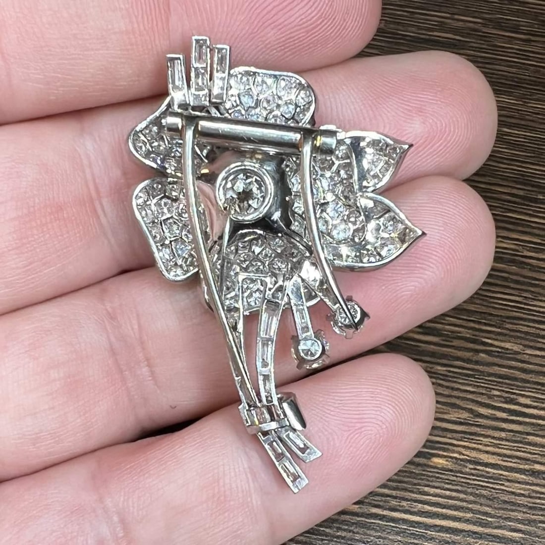 Ghiso Paris Art Deco Platinum Diamond Flower Brooch 1.35 Ct Center 6.50 Ct Surrounding: Ghiso Paris Art Deco Platinum Diamond Flower Brooch 1.35 Ct Center 6.50 Ct Surrounding This exquisite Ghiso Paris Art Deco flower brooch is crafted in platinum and features a stunning central diamond