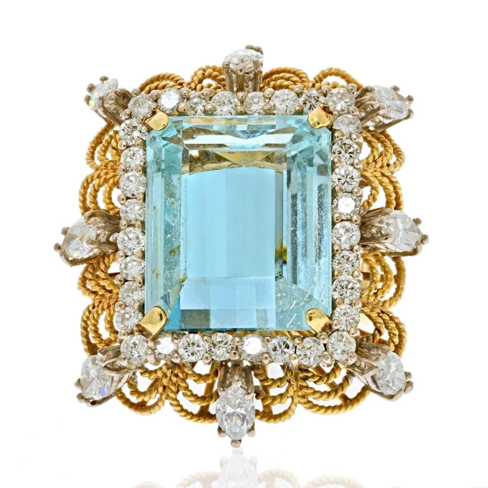 18K Yellow Gold Aquamarine Diamond Halo Estate Ring: 18K Yellow Gold Aquamarine Diamond Halo Estate Ring This exquisite estate ring is crafted from 18K yellow gold, featuring a stunning light blue aquamarine at its center surrounded by a halo of diamond
