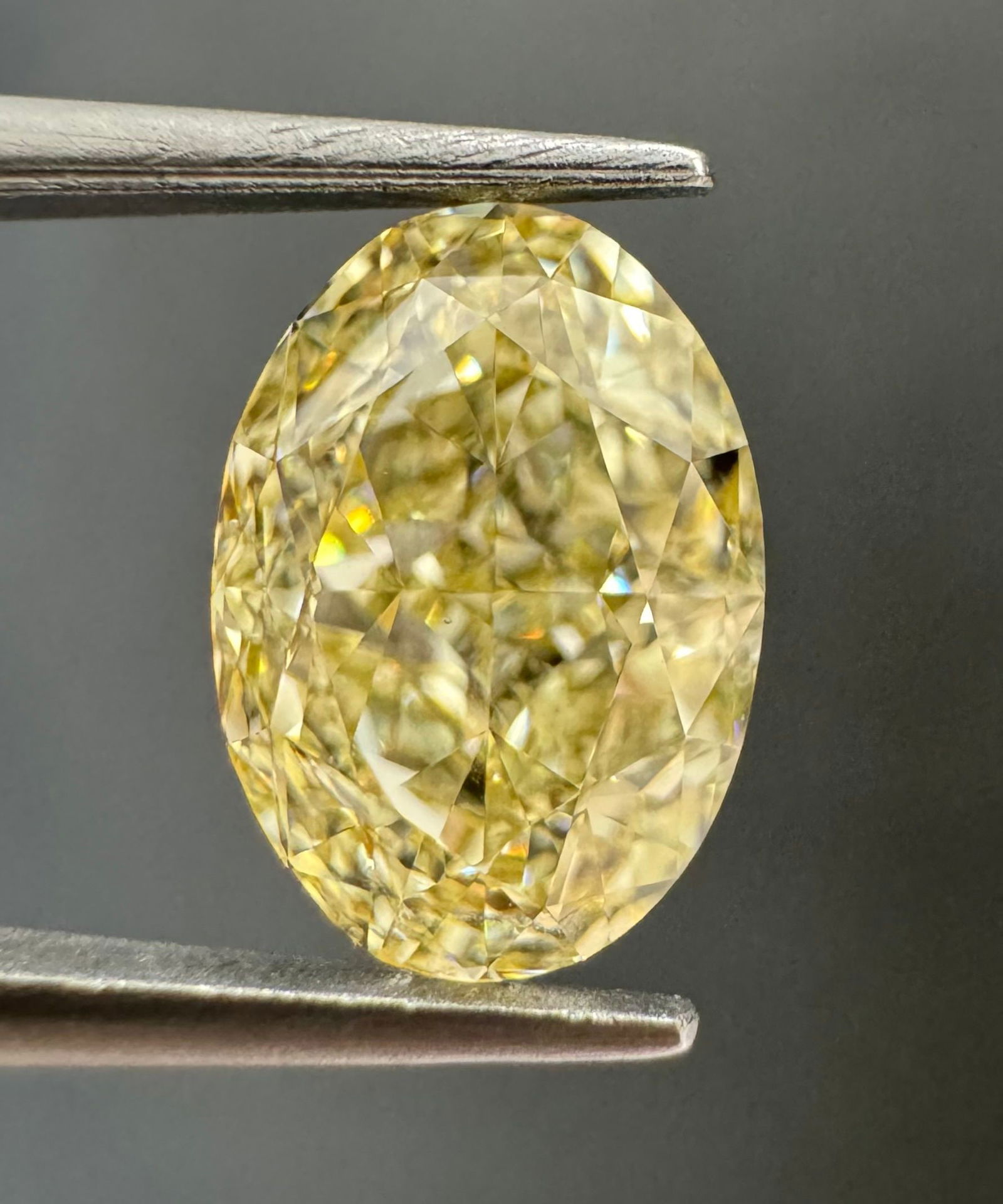 Loose Diamond - OVAL 1.51ct Fancy Yellow VS1: Loose Diamond - OVAL 1.51ct Fancy Yellow VS1 Source: Natural Shape: OVAL Carats: 1.51 Color: Fancy Yellow Certification: GIA PLEASE NOTE: Framed, Large, or heavy items do not have shipping costs inclu