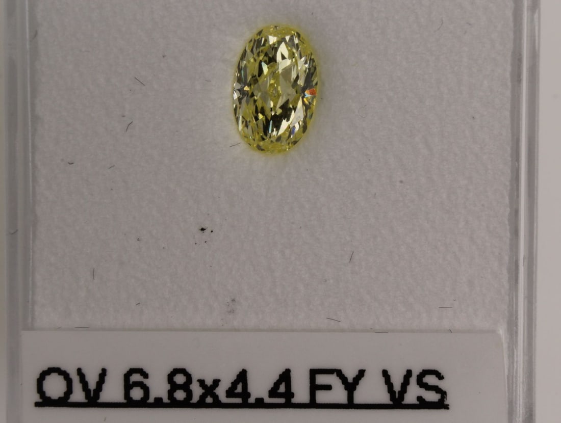 Loose Diamond - OVAL 0.53ct Fancy Yellow VS2: Loose Diamond - OVAL 0.53ct Fancy Yellow VS2 Source: Natural Shape: OVAL Carats: 0.53 Color: Fancy Yellow Certification: GIA Video: