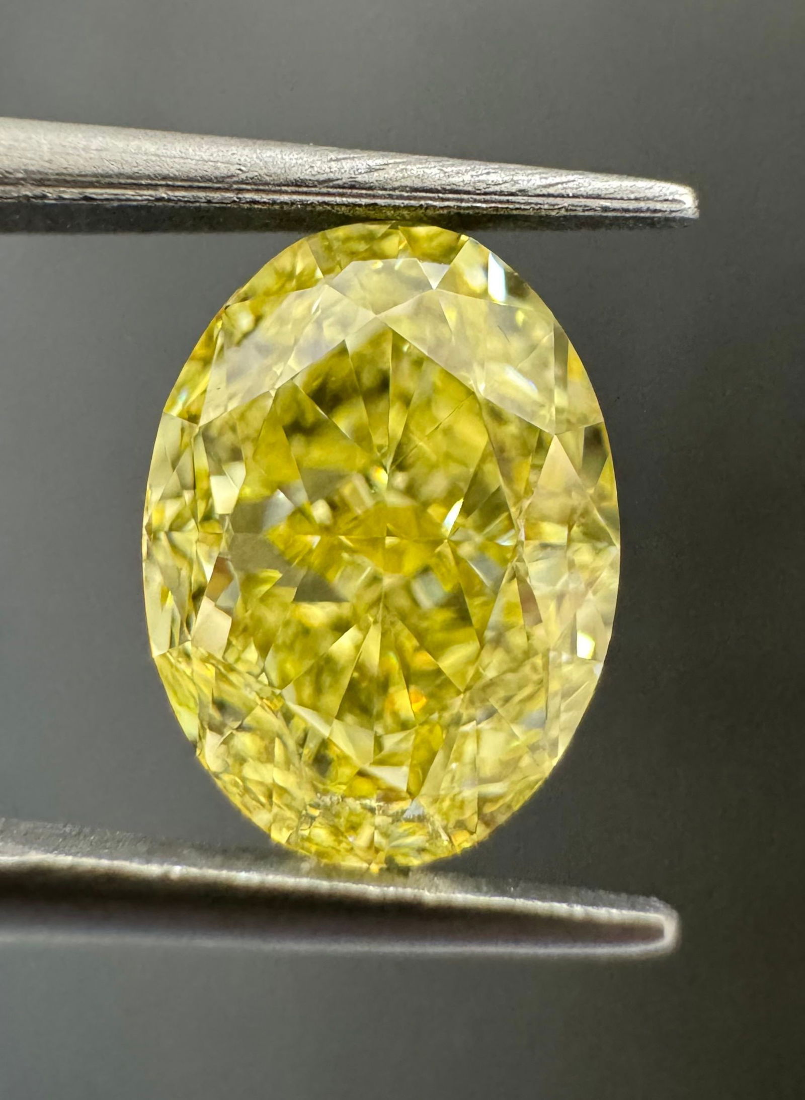 Loose Diamond - OVAL 1.52ct Fancy Intense Yellow VVS1: Loose Diamond - OVAL 1.52ct Fancy Intense Yellow VVS1 Source: Natural Shape: OVAL Carats: 1.52 Color: Fancy Intense Yellow Certification: GIA PLEASE NOTE: Framed, Large, or heavy items do not have shi