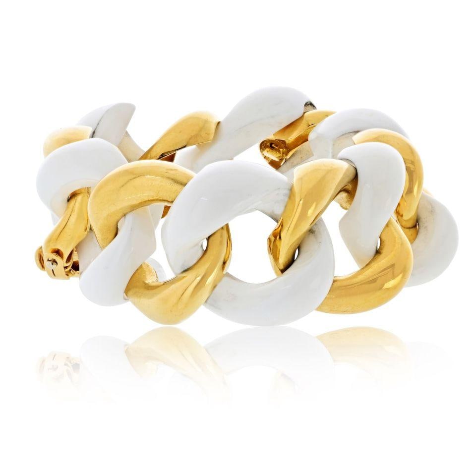 Seaman Schepps 18K Yellow Gold and White Ceramic Link Bracelet: Seaman Schepps 18K Yellow Gold and White Ceramic Link Bracelet Introducing the Seaman Schepps 18K Yellow Gold and White Ceramic Link Bracelet, a stunning creation from the esteemed jeweler. This brace