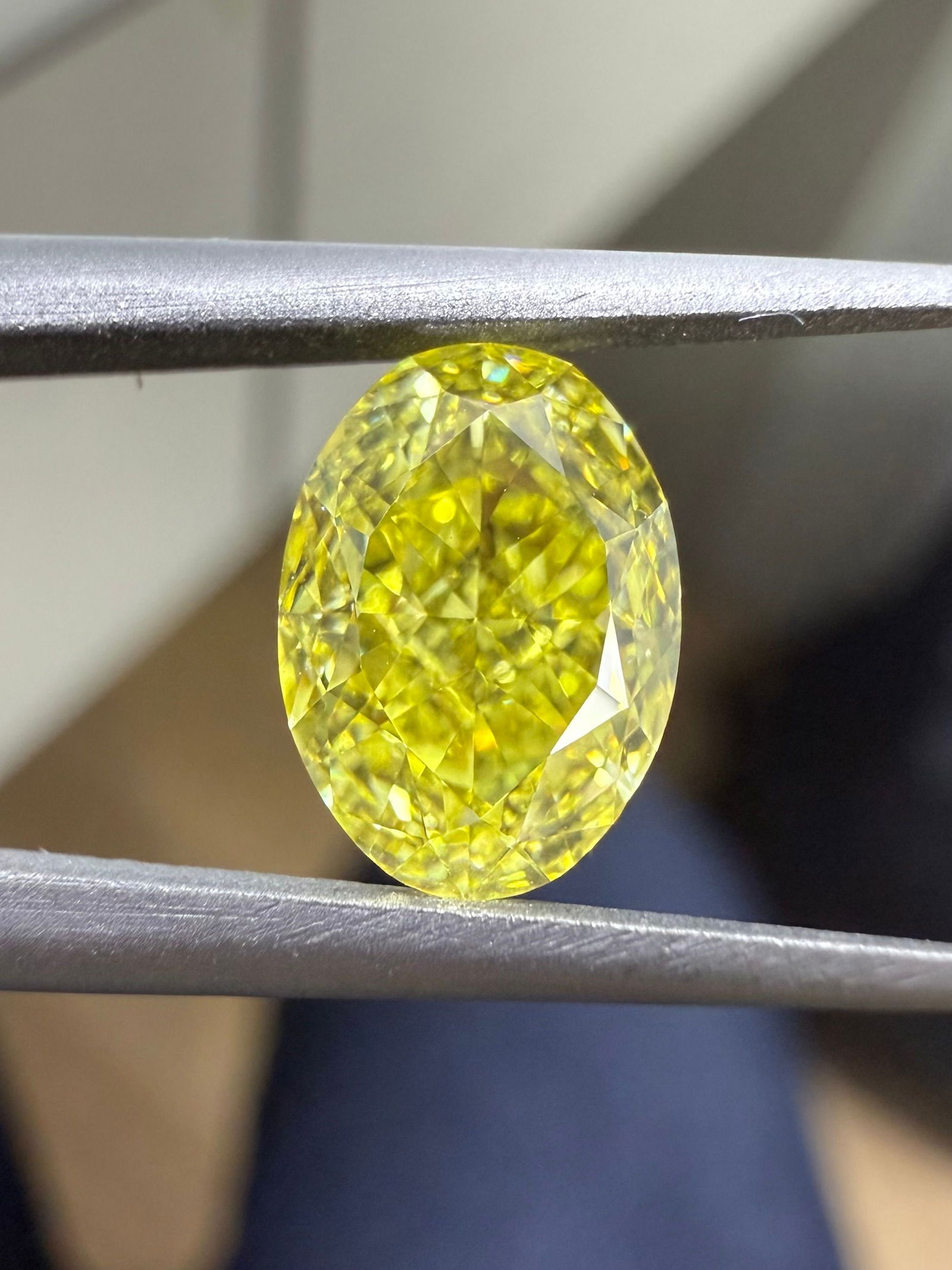 Loose Diamond - OVAL 2.0ct Fancy Intense Yellow VVS2: Loose Diamond - OVAL 2.0ct Fancy Intense Yellow VVS2 Source: Natural Shape: OVAL Carats: 2.0 Color: Fancy Intense Yellow Certification: GIA PLEASE NOTE: Framed, Large, or heavy items do not have shipp