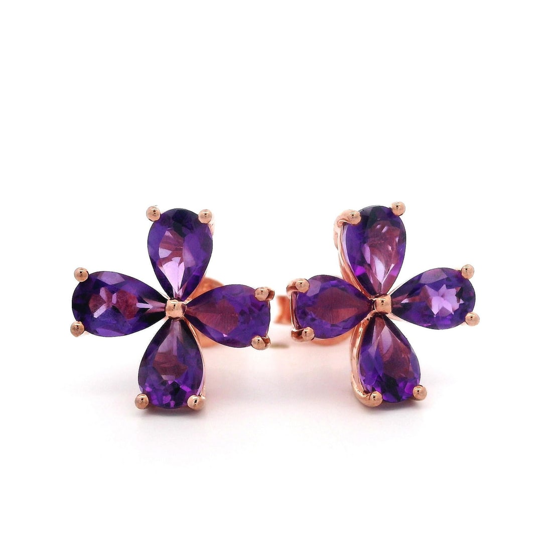 Natural Amethyst Four Leaf Clover Earrings in Vermeil Rose Gold: Natural Amethyst Four Leaf Clover Earrings in Vermeil Rose Gold Introducing these exquisite Vermeil Rose Gold Sterling Silver Amethyst Four Leaf Clover Earrings, a perfect blend of elegance and charm.