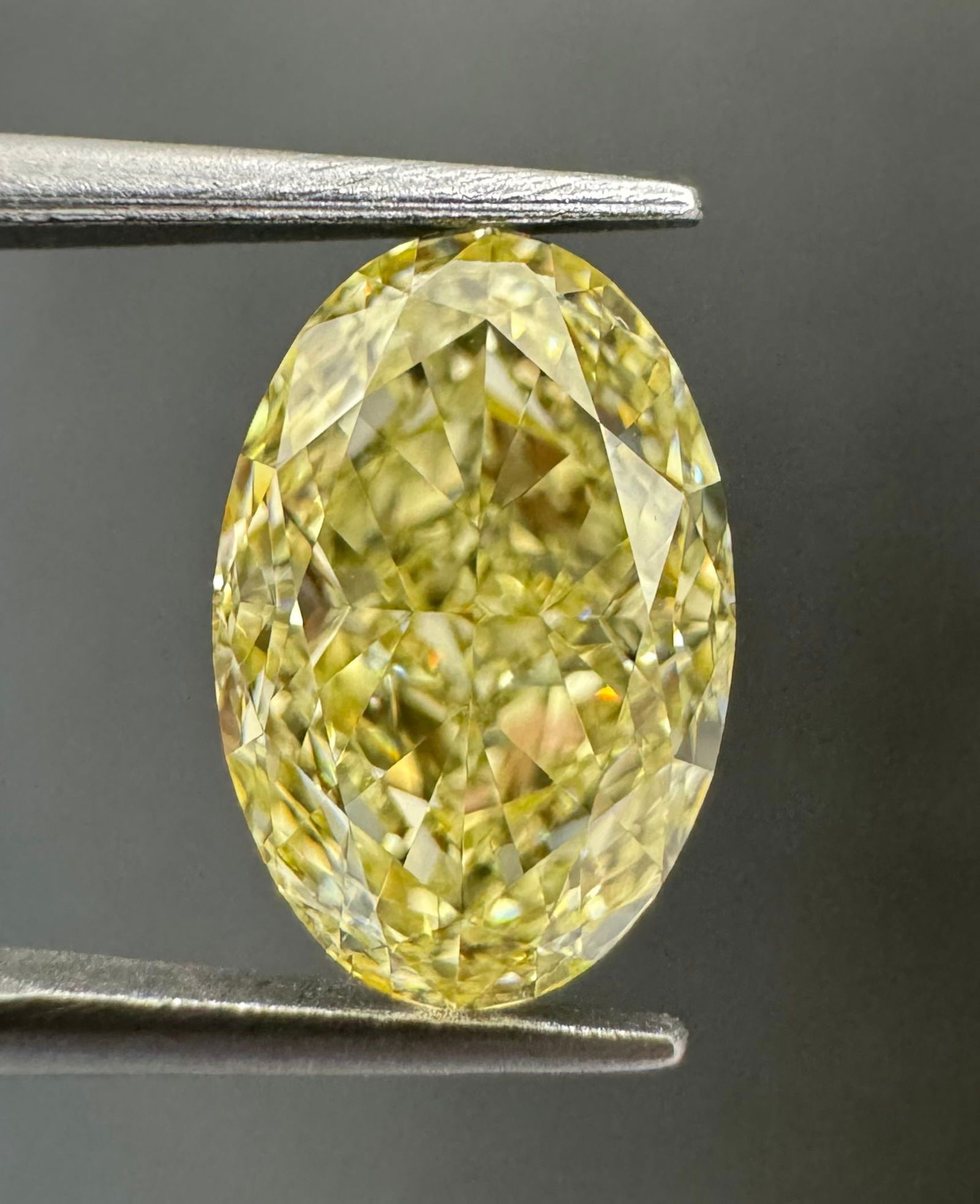 Loose Diamond - OVAL 1.61ct Fancy Yellow VVS2: Loose Diamond - OVAL 1.61ct Fancy Yellow VVS2 Source: Natural Shape: OVAL Carats: 1.61 Color: Fancy Yellow Certification: GIA PLEASE NOTE: Framed, Large, or heavy items do not have shipping costs incl