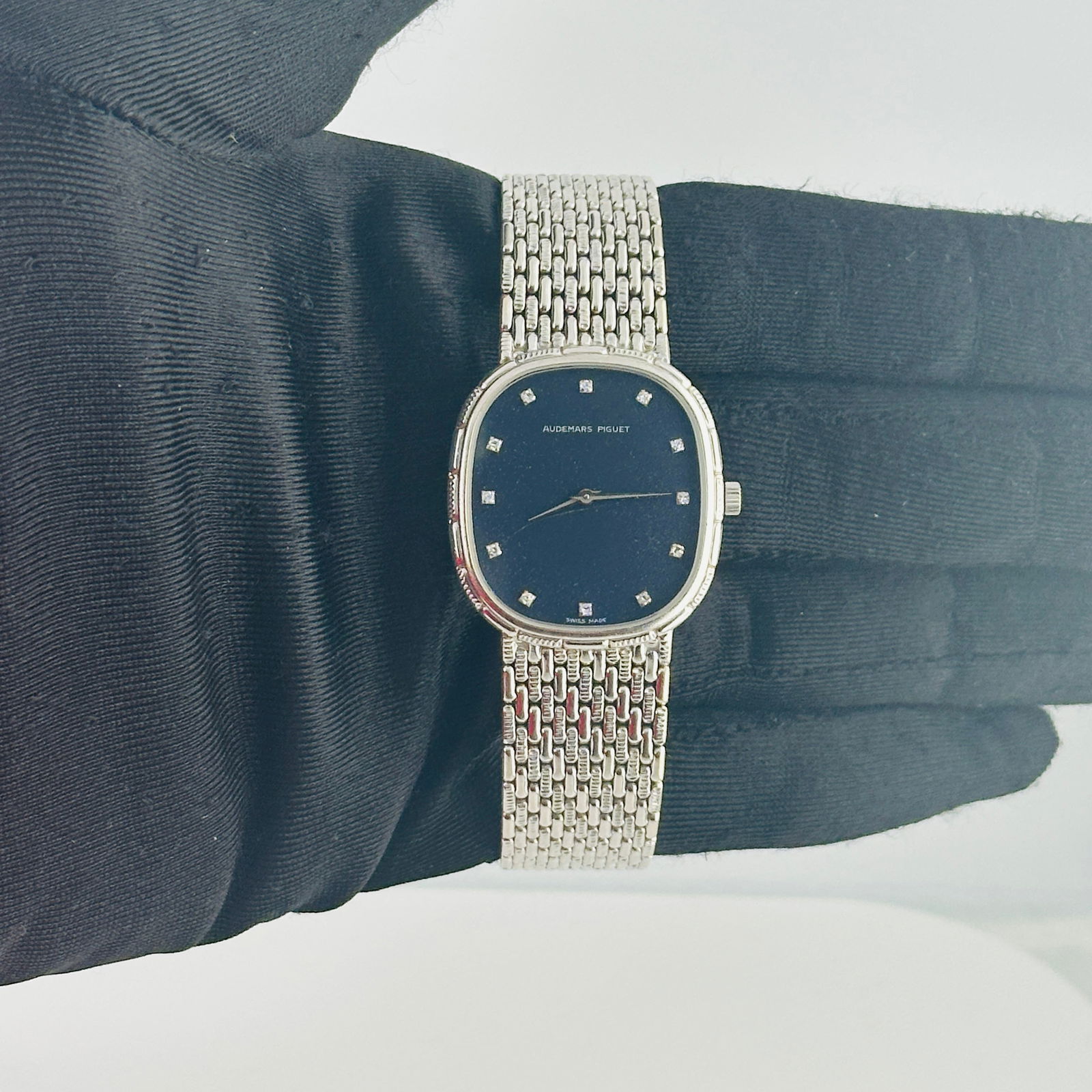 White Gold Audemars Piguet Cobra Watch with Black Dial 29mm: White Gold Audemars Piguet Cobra Watch with Black Dial 29mm This Audemars Piguet Cobra wristwatch features a black dial and a 29mm case crafted in white gold. The watch is in very good condition and d