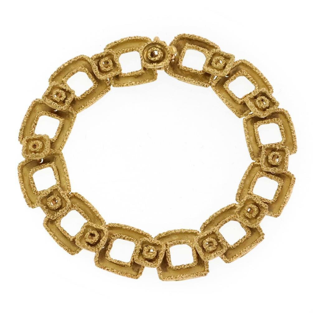 Vintage 18k Yellow Gold Textured Square Link Bracelet 7in: Vintage 18k Yellow Gold Textured Square Link Bracelet 7in This exquisite vintage bracelet showcases a unique open style design with both large and small square links crafted from luxurious 18k yellow