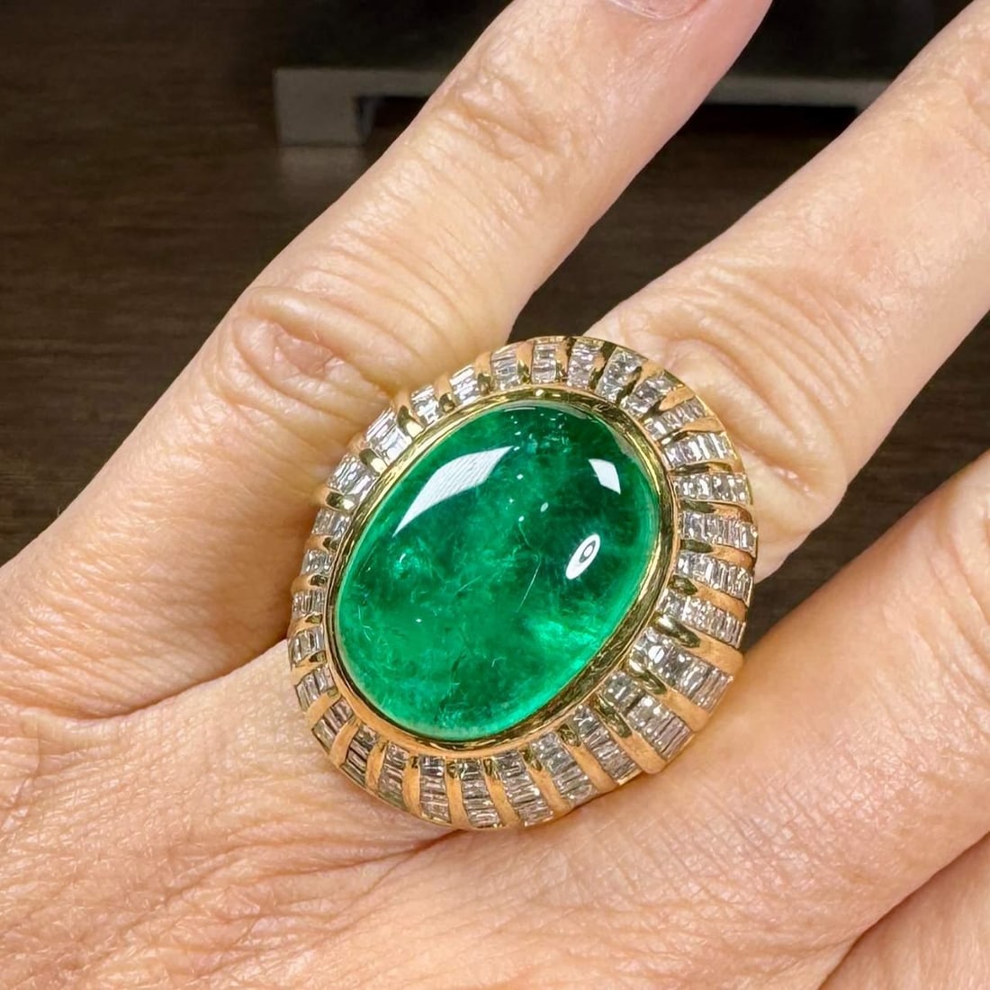 18K Yellow Gold Emerald 20.00 Ct Diamond Cocktail Ring: 18K Yellow Gold Emerald 20.00 Ct Diamond Cocktail Ring This stunning cocktail ring features a magnificent 20.00 Ct emerald, beautifully set in luxurious 18K yellow gold. Adorned with 172 sparkling dia