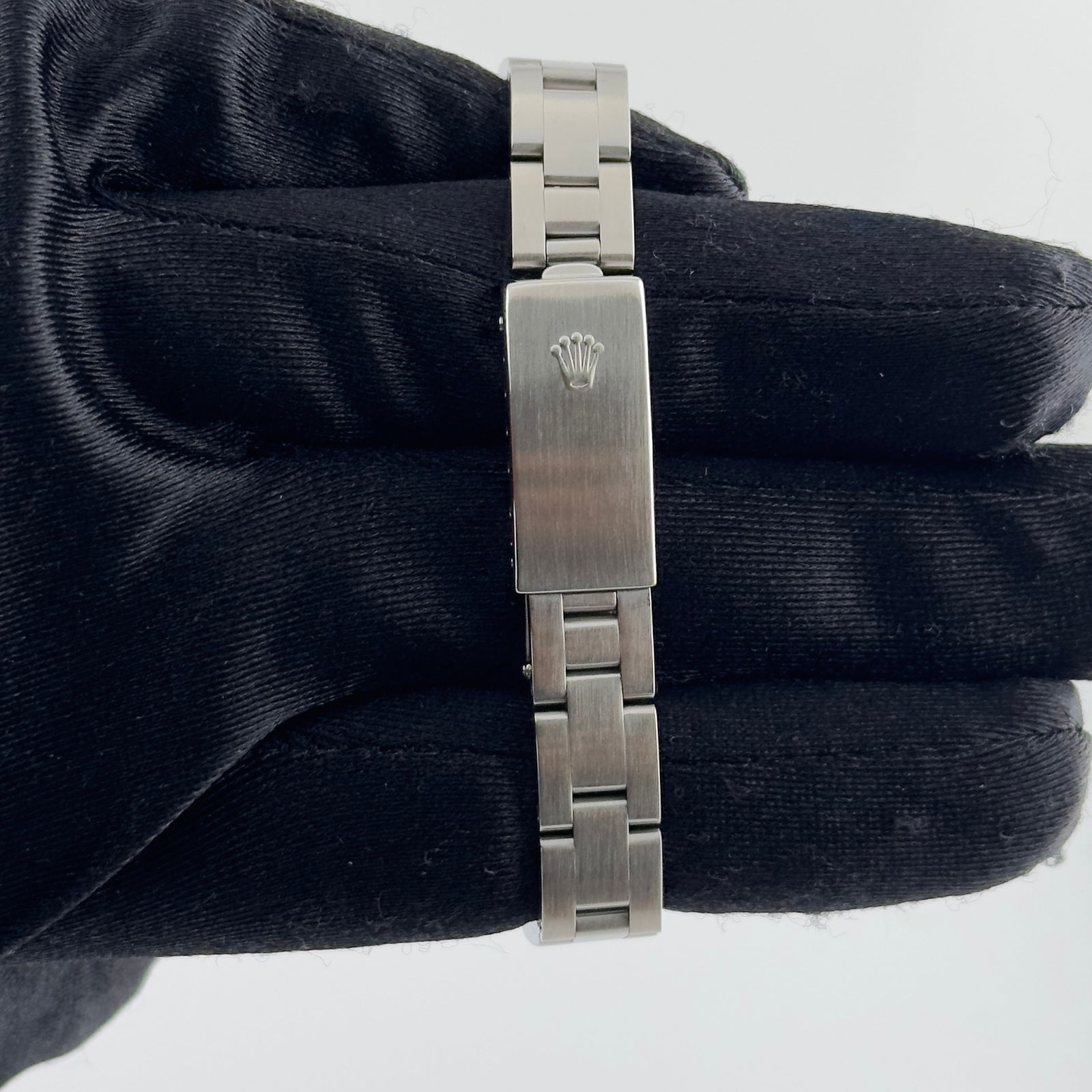 Ladies Rolex Oyster Perpetual 76080 Pink Mother of Pearl Dial Watch: Ladies Rolex Oyster Perpetual 76080 Pink Mother of Pearl Dial Watch This ladies Rolex Oyster Perpetual watch features a pink mother-of-pearl dial and a smooth bezel. The timepiece is equipped with an