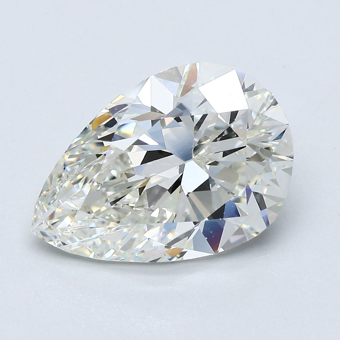 Loose Diamond - PEAR 4.05ct J VS1: Loose Diamond - PEAR 4.05ct J VS1 Source: Natural Mined Diamond Shape: PEAR Carats: 4.05 Color: J Clarity: VS1 Certification: GIA PLEASE NOTE: Framed, Large, or heavy items do not have shipping costs