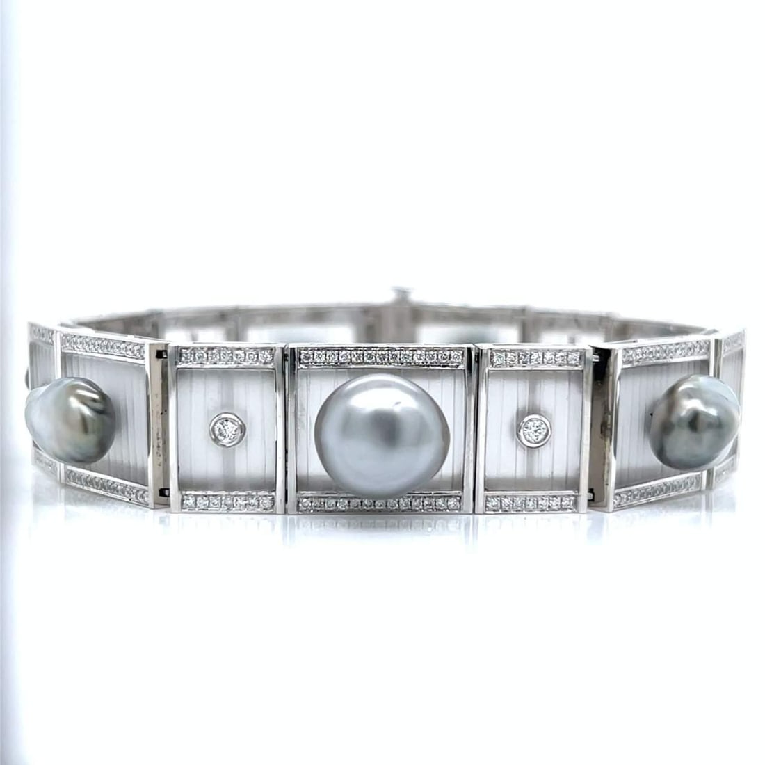 FEI LIU Platinum Bracelet with 7 Pearls and 1.45 Ct Diamonds: FEI LIU Platinum Bracelet with 7 Pearls and 1.45 Ct Diamonds This exquisite FEI LIU Platinum Pearl & Diamond Bracelet showcases a beautiful combination of luxury and elegance. Weighing a total of 69.1