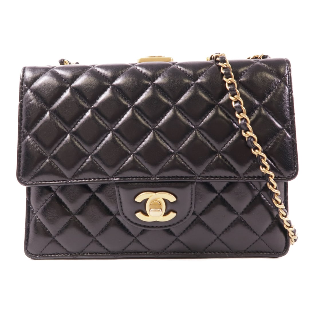 CHANEL CC GHW Black Calfskin Chain Shoulder Bag: CHANEL CC GHW Black Calfskin Chain Shoulder Bag This exquisite CHANEL shoulder bag is crafted from luxurious black calfskin leather, showcasing the brand's signature elegance. The stylish design featu