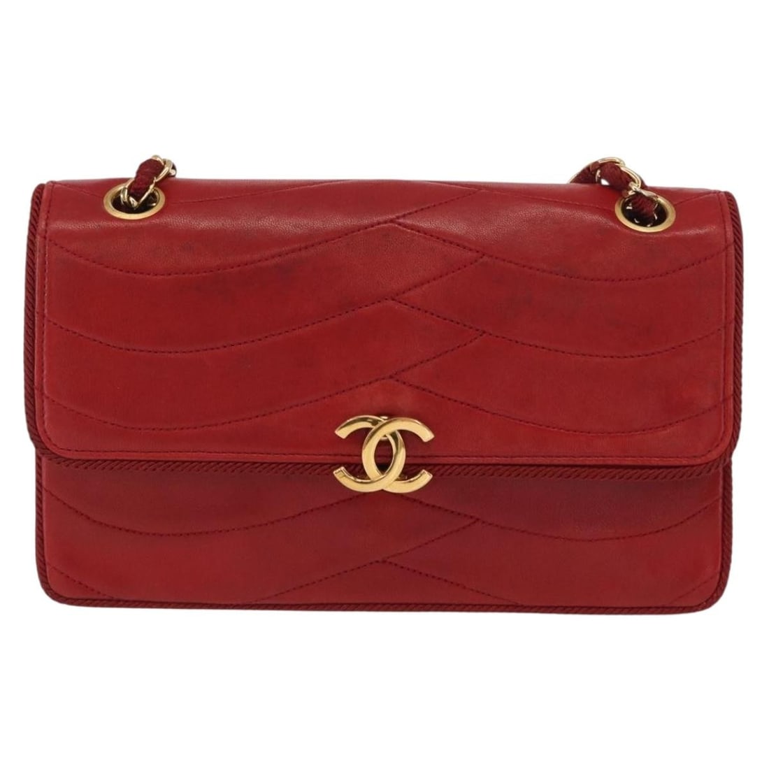 Red Matelasse Pagoda Flap Shoulder Bag by Chanel Vintage: Red Matelasse Pagoda Flap Shoulder Bag by Chanel Vintage This pre-owned CHANEL Matelasse Pagoda flap shoulder bag features a red exterior and a chain shoulder strap. It is designed for female use and