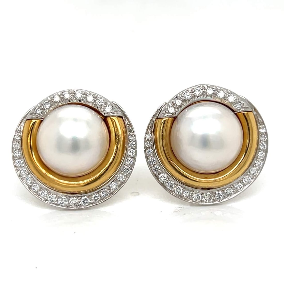 Stunning 18K Platinum Mabe Pearl Diamond Earrings 1.70 Ct: Stunning 18K Platinum Mabe Pearl Diamond Earrings 1.70 Ct Elegant 18K and Platinum Mabe Pearl and Diamond Earrings that exude luxury. Each earring features a stunning Mabe pearl, measuring 14.5mm, com