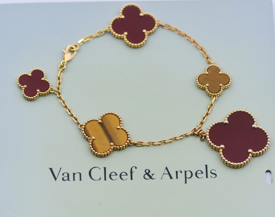 Van Cleef & Arpels 18K Yellow Gold Magic Alhambra Charm Bracelet: Van Cleef & Arpels 18K Yellow Gold Magic Alhambra Charm Bracelet This exquisite Van Cleef & Arpels Magic Alhambra bracelet features a charming design crafted from 18K yellow gold. The bracelet showcas