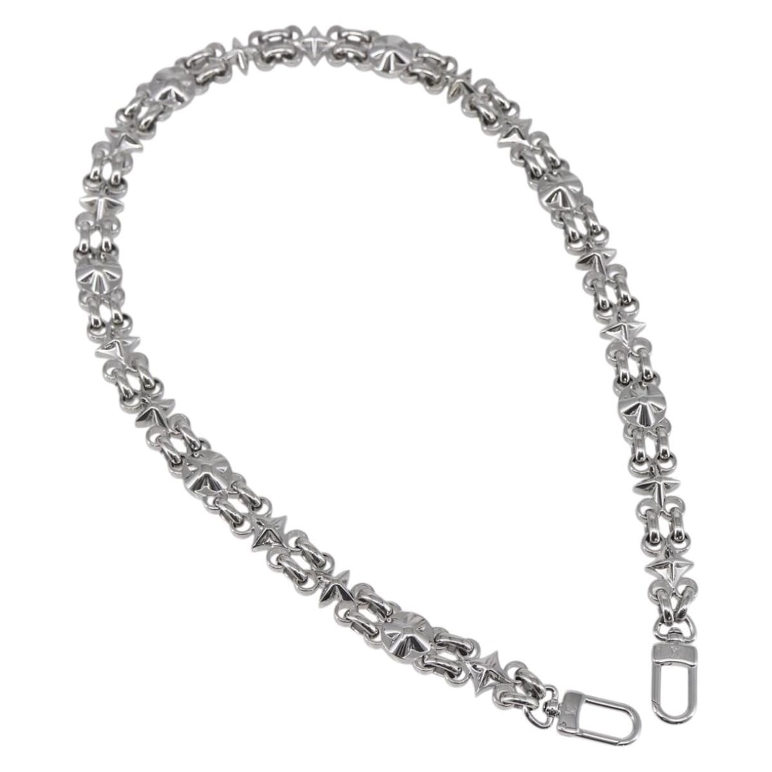 LOUIS VUITTON Silver Metal Chain Shoulder Strap Authentic 25.6 Inch: LOUIS VUITTON Silver Metal Chain Shoulder Strap Authentic 25.6 Inch This stylish Louis Vuitton Chain Shoulder Strap is crafted from durable metal with a sleek silver finish, making it an elegant acces