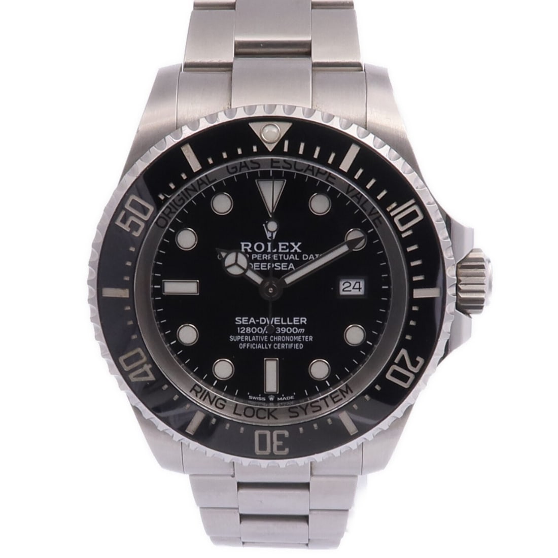 Sea-Dweller 126660 Stainless Steel Automatic Black Dial Wristwatch: Sea-Dweller 126660 Stainless Steel Automatic Black Dial Wristwatch This ROLEX Sea-Dweller 126660 is an automatic wristwatch crafted from stainless steel with a black dial and frame. Designed in Switze
