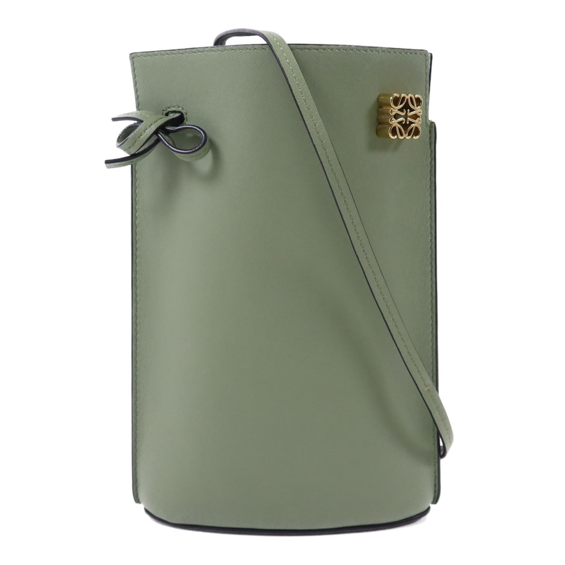 LOEWE Dice Pocket Classic Green Calfskin Leather Shoulder Bag: LOEWE Dice Pocket Classic Green Calfskin Leather Shoulder Bag This LOEWE Dice Pocket Shoulder Bag is a stylish accessory crafted from premium calfskin leather in a vibrant green hue. Designed for eleg