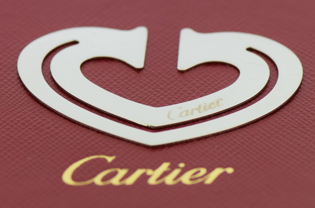 Cartier Authentic Stainless Steel Heart Paperclip Bracelet: Cartier Authentic Stainless Steel Heart Paperclip Bracelet This elegant Cartier bracelet features a unique heart-shaped paperclip design, crafted from high-quality stainless steel. The bracelet showca