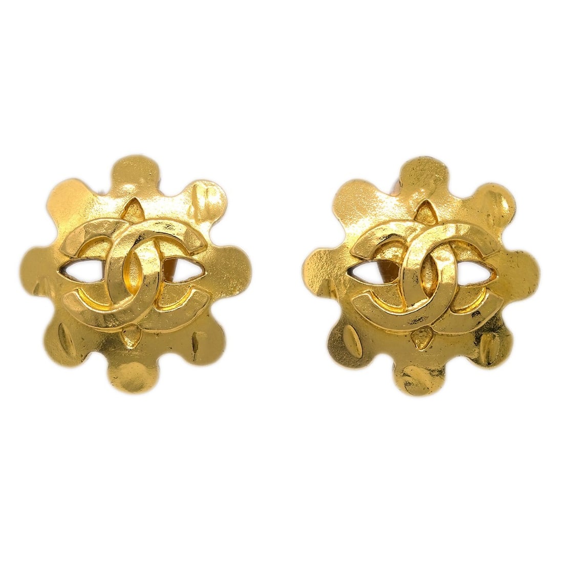 Vintage Chanel Clip-On Earrings with Floral Motif Gold Tone (1 of 1)