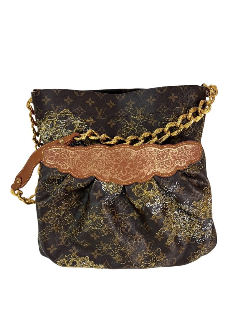 Louis Vuitton Dentelle Fersen Gold Monogram Tote Bag Limited Edition: Louis Vuitton Dentelle Fersen Gold Monogram Tote Bag Limited Edition Introducing the Louis Vuitton Dentelle Fersen Gold Monogram Tote Bag, a limited edition masterpiece that combines luxury and functi