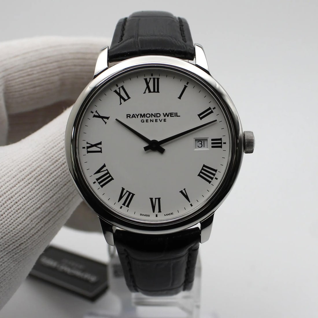 Raymond Weil Toccata Classic 39MM Quartz Watch White Dial Leather Strap: Raymond Weil Toccata Classic 39MM Quartz Watch White Dial Leather Strap Discover the elegance of the Raymond Weil Toccata Classic wristwatch, a luxury timepiece crafted in Switzerland. Featuring a pri
