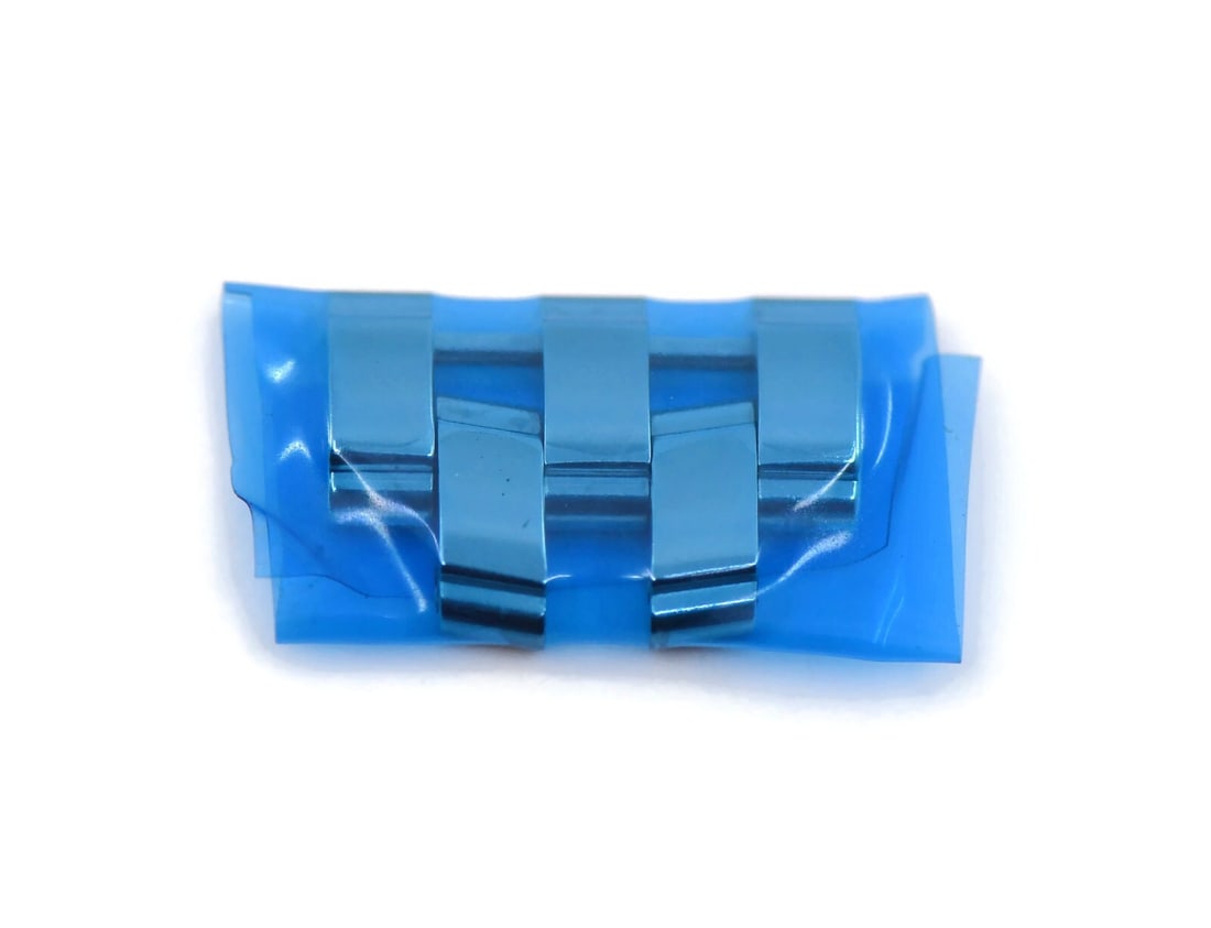 Ulysse Nardin 16mm Stainless Steel Wristwatch Band Authentic: Ulysse Nardin 16mm Stainless Steel Wristwatch Band Authentic Enhance your wristwatch with this authentic Ulysse Nardin stainless steel link band, designed for durability and style. This pre-owned band