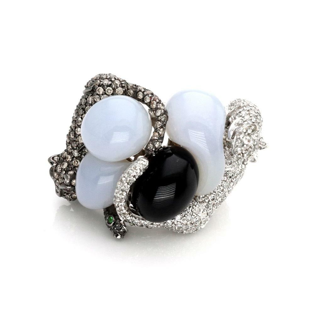 Estate 2.25ct Diamond Panther Ring in 18k White Gold with Ruby and Emerald: Estate 2.25ct Diamond Panther Ring in 18k White Gold with Ruby and Emerald Discover the exquisite charm of this Estate 2.25ct Diamonds & Gems Panther Ring, a stunning piece crafted from 18k white gold