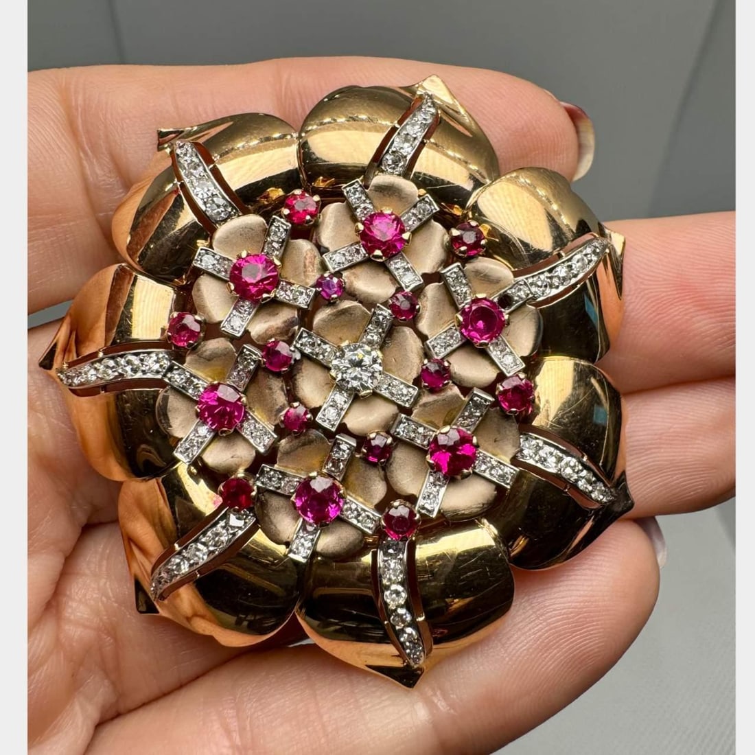 18K Yellow Gold Diamond Flower Brooch 2.00 Ct F-G VVS-VS (1 of 1)