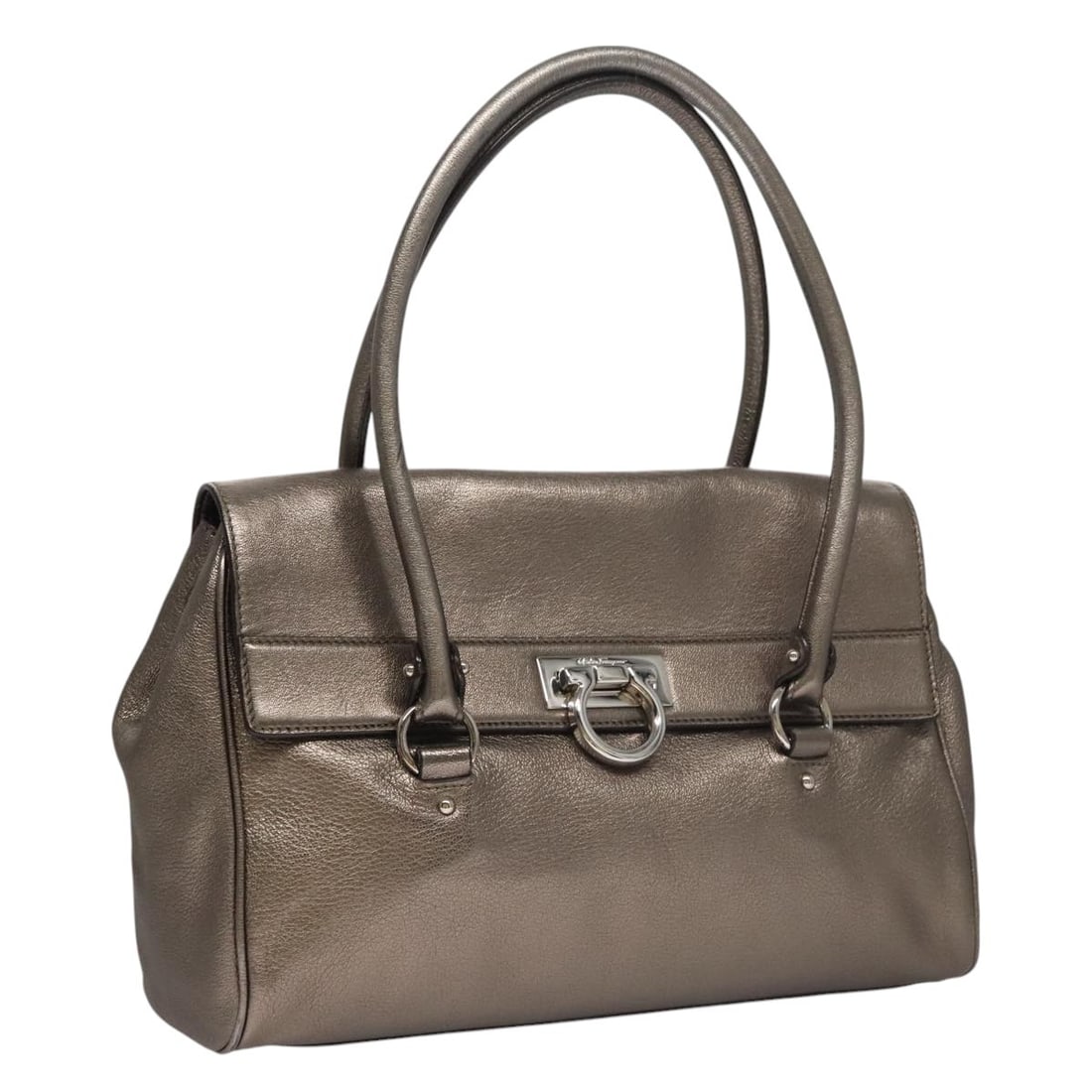 Salvatore Ferragamo Silver Leather Gancini Hand Bag Authentic: Salvatore Ferragamo Silver Leather Gancini Hand Bag Authentic This elegant Salvatore Ferragamo Gancini Hand Bag is crafted from high-quality leather in a stunning silver hue. Designed for both style a