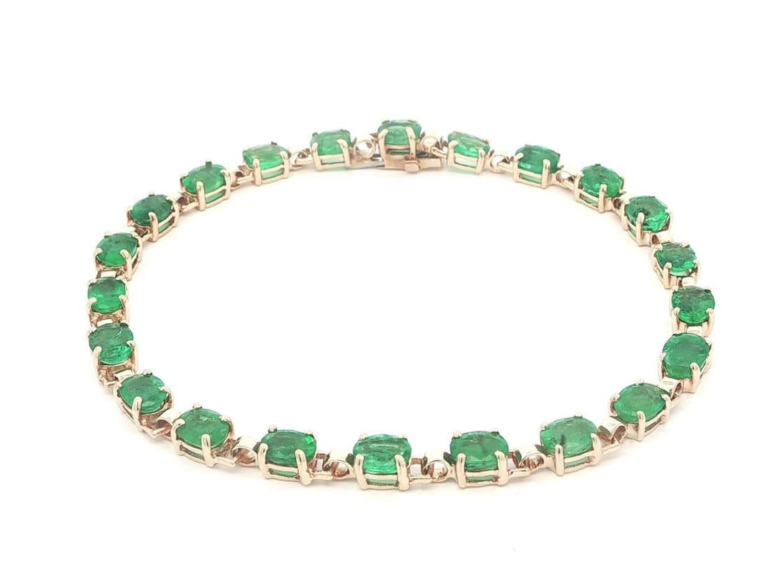7.5ctw Oval Emerald Tennis Bracelet in 14k Yellow Gold with Push Clasp Vintage: 7.5ctw Oval Emerald Tennis Bracelet in 14k Yellow Gold with Push Clasp Vintage This vintage tennis bracelet features 22 vivid green, oval-cut natural emeralds with a total carat weight of approximatel