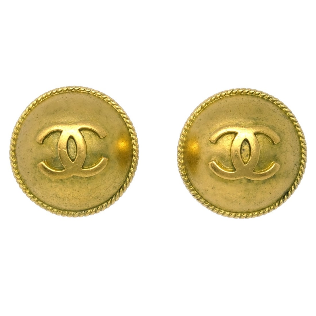 Gold Tone CC Logo Round Earrings by Chanel: Gold Tone CC Logo Round Earrings by Chanel Chanel CC round earrings in gold tone, designed for women. These earrings are in very good condition with minor signs of use and have no odor. Specifications