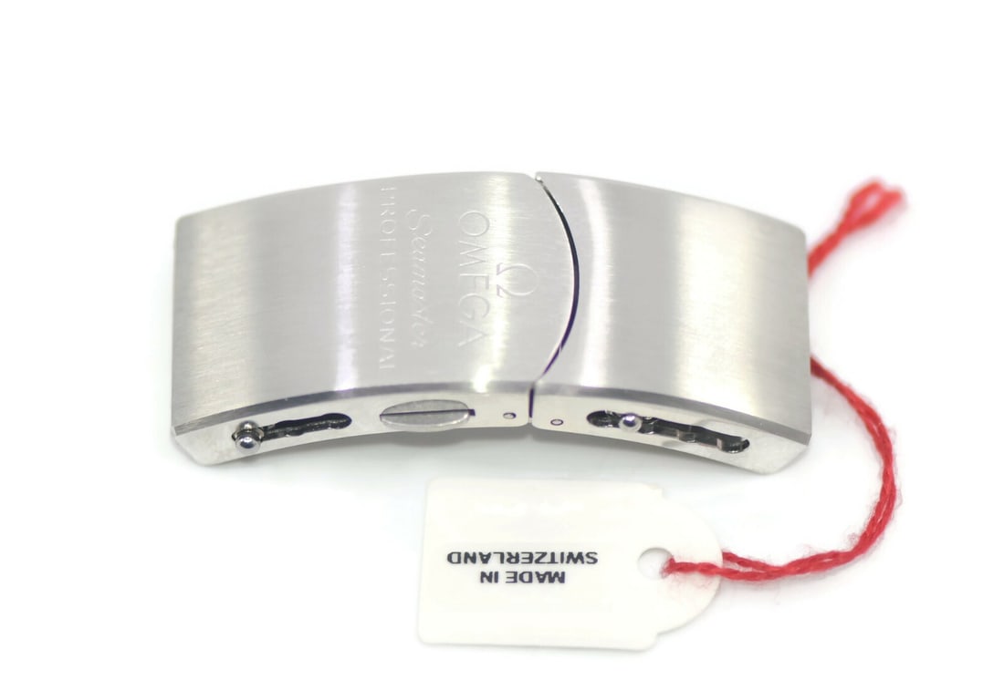 Authentic Omega Stainless Steel Deployment Buckle 18mm: Authentic Omega Stainless Steel Deployment Buckle 18mm Enhance your wristwatch with this authentic Omega Stainless Steel Deployment Buckle. Designed for durability and style, this buckle is crafted fr