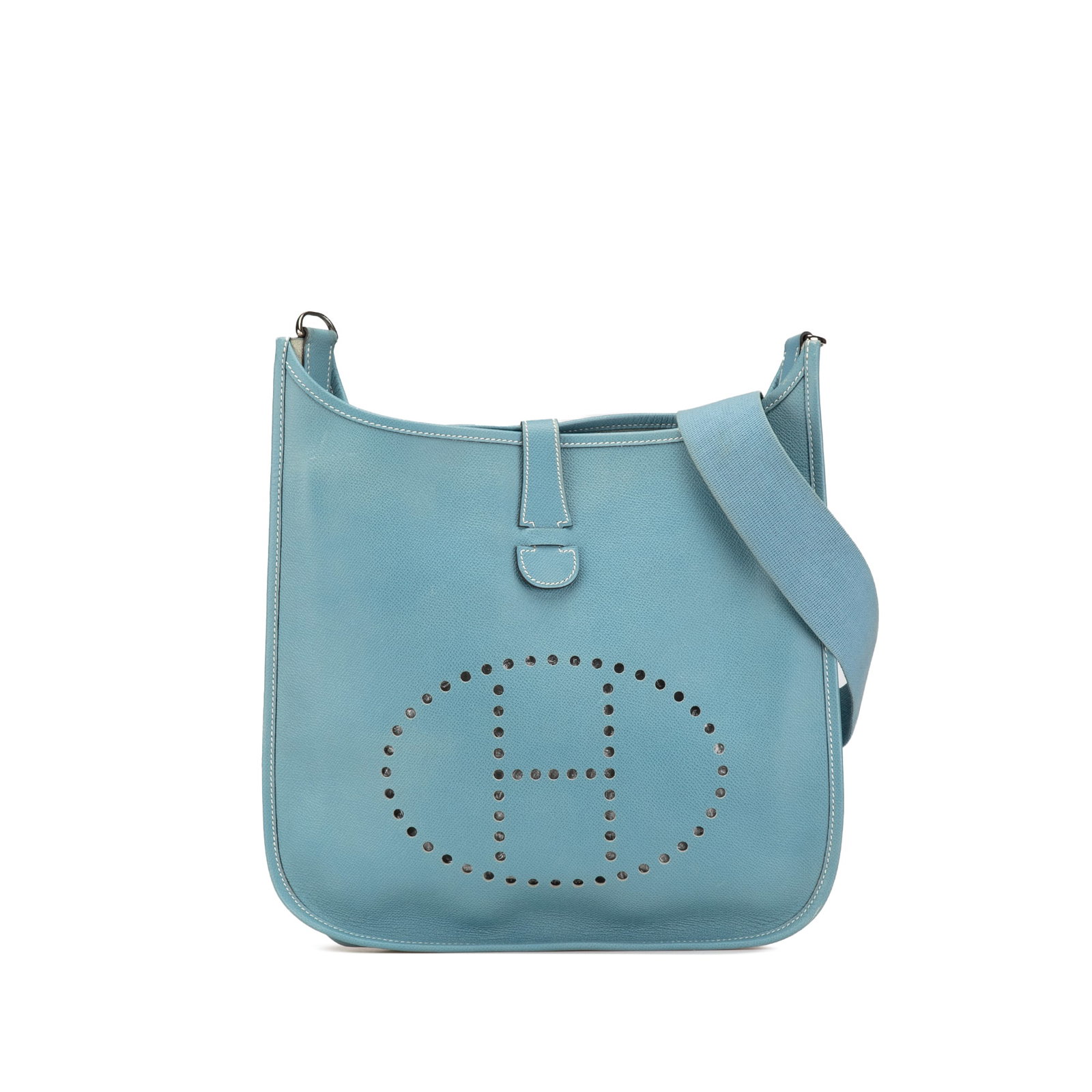 Hermes Clemence Evelyne II PM Blue Leather Bag: Hermes Clemence Evelyne II PM Blue Leather Bag Introducing the Hermes Clemence Evelyne II PM, a stylish and functional handbag crafted from premium leather. This exquisite piece features a flat canvas