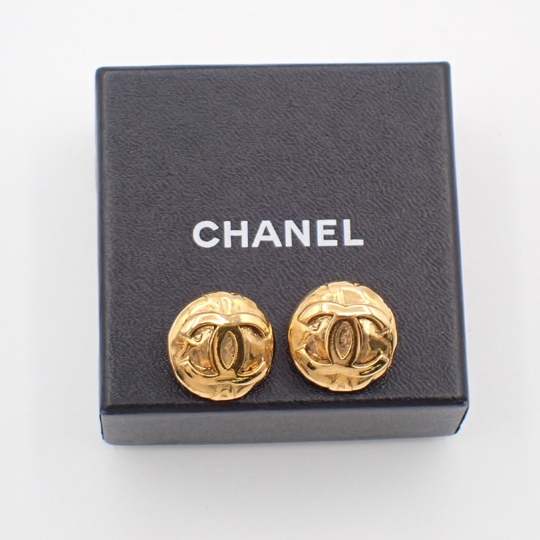 Vintage Chanel Gold Tone Circular CC Logo Clip Earrings (1 of 1)