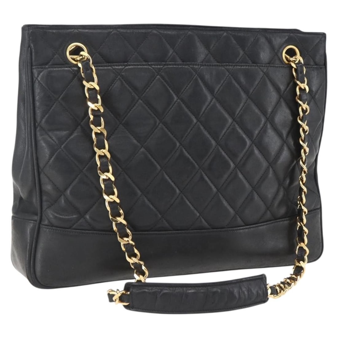 Vintage Chanel Black Tote Bag Shopping Style: Vintage Chanel Black Tote Bag Shopping Style This Chanel vintage shopping tote features a classic black exterior with a spacious design, suitable for everyday use. The bag shows signs of wear includin