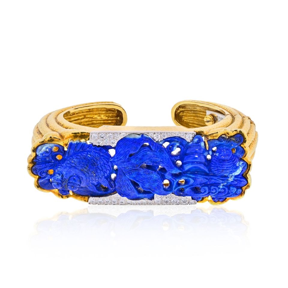 David Webb 1980s Platinum 18K Yellow Gold Lapis Cuff Bracelet with Diamonds: David Webb 1980s Platinum 18K Yellow Gold Lapis Cuff Bracelet with Diamonds This exquisite bracelet, crafted by David Webb in the 1980s, showcases a stunning combination of carved lapis lazuli, platin