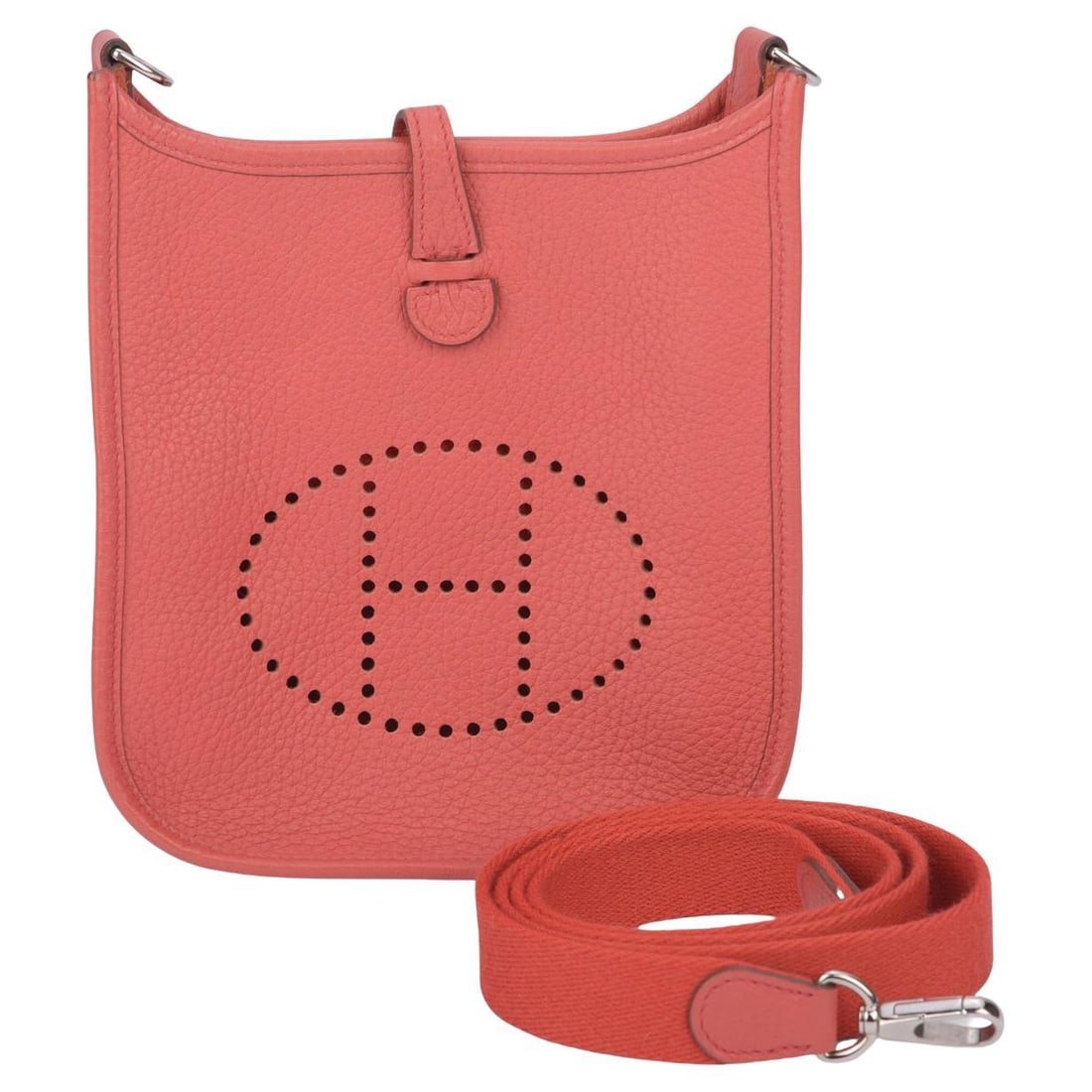 Hermes Bouganville Mini Evelyne TPM in Clemence Leather: Hermes Bouganville Mini Evelyne TPM in Clemence Leather Introducing the Hermes Bouganville Mini Evelyne, a chic and versatile handbag crafted from high-quality clemence leather. This exquisite bag fea